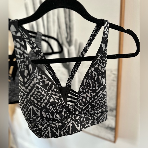 3 Victoria Secret sports bras in size Small. Deep V front. Grey, black & printed - Picture 5 of 15